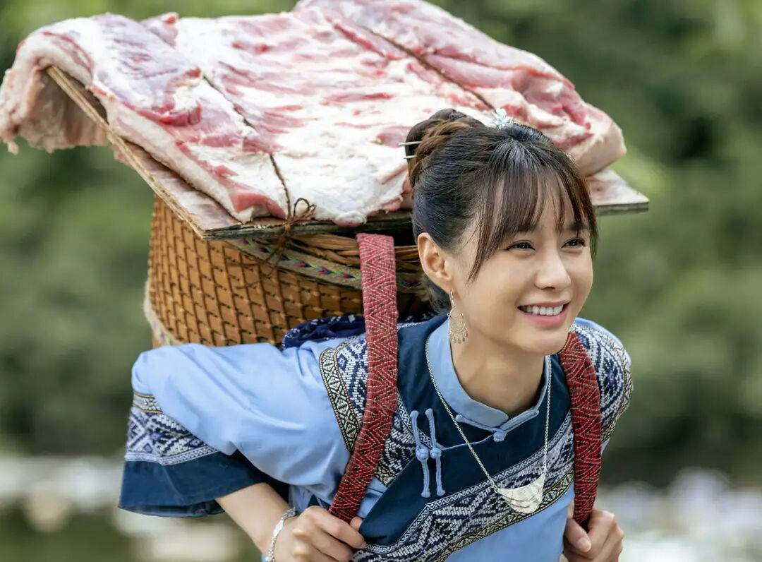 沈梦辰演农村人,背猪肉做饭演技真实自然,芒果台果然很捧她