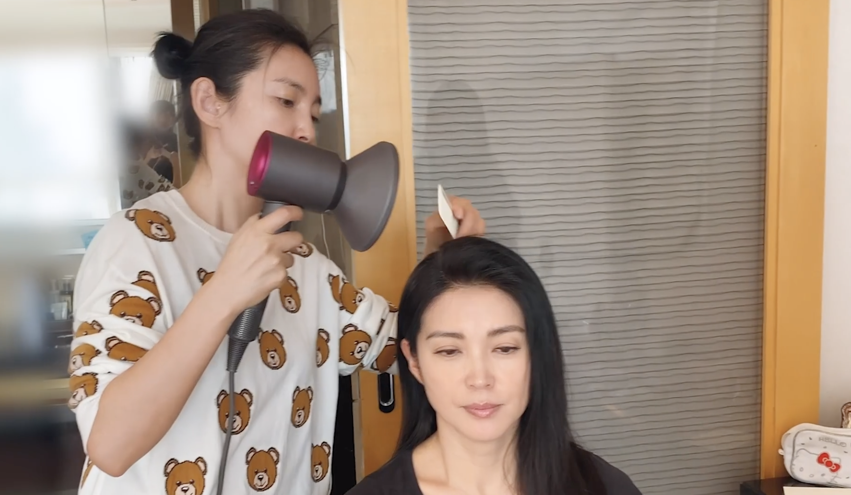 李冰冰化身妆发师为妹妹李雪做造型业务熟稔成果惊艳