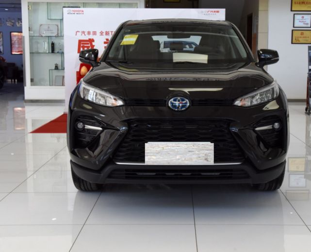 18万,从这款车的价格上能够看出来,油电混合动力的车型比荣放(配置