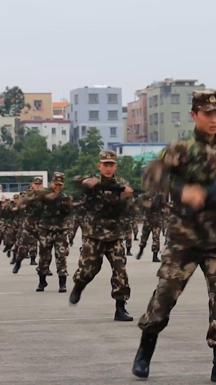 感受一下武警学员的豪气与锐气! 中国军视网