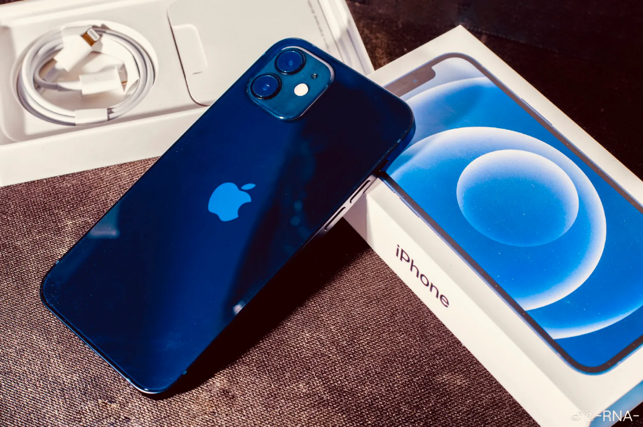 谁能治好你的电量焦虑症?是华为nova8 Pro还是iPhone12?