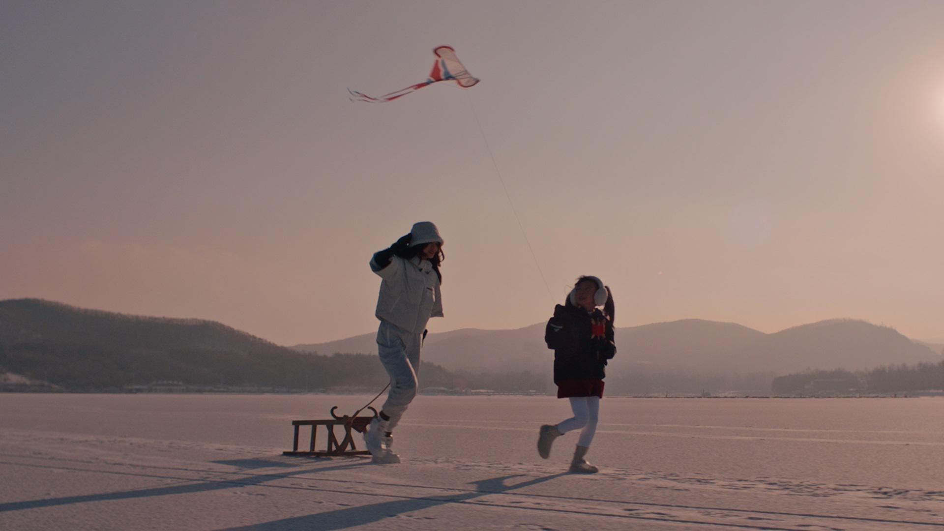 prada推出2021年春节线上短片步入2021新意境