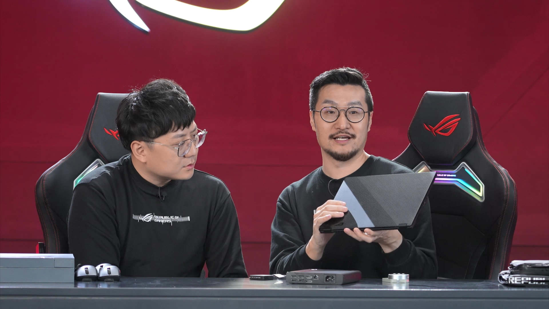 rog新品发布,娃娃,tony大叔现场为你开箱全能本幻13!