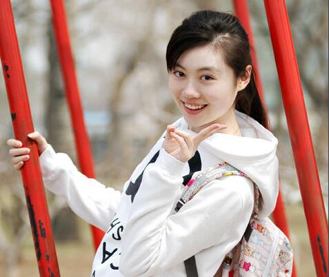 9岁演《暖春》小花,是中国年龄最小的"影后",如今长成这了