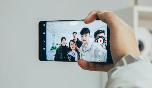 谁能治好你的电量焦虑症?是华为nova8 Pro还是iPhone12?