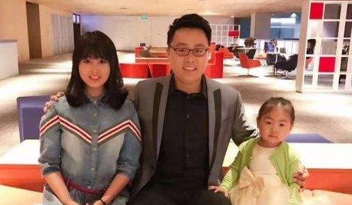 “草根”刘大成近照,成名后身价翻多倍,为妻子在北京买车买房!休闲区蓝鸢梦想 - Www.slyday.coM “草根”刘大成近照,成名后身价翻多倍,为妻子在北京买车买房!休闲区蓝鸢梦想 - Www.slyday.coM