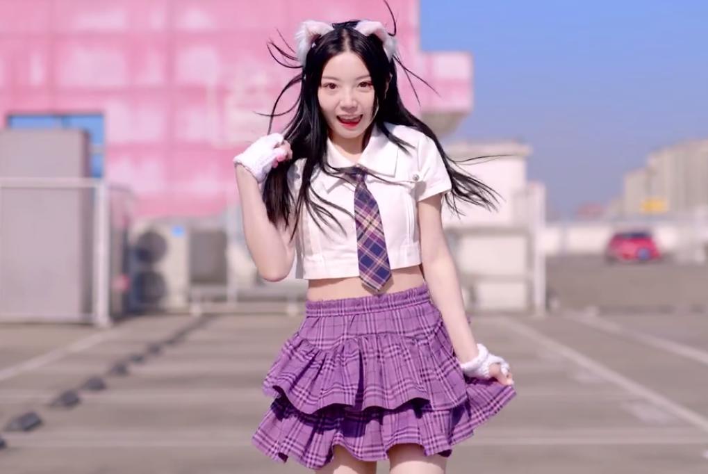 b站欣小萌搞出乌龙事件跳小猫舞穿错了这只猫儿有点奇怪