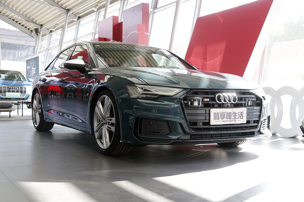 能文也能武扮猪吃老虎2020款奥迪s6到店实拍