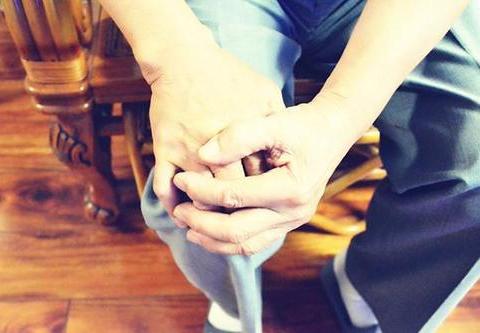 体内寒气重的人,有哪些表现?具体该如何祛寒?中医教你方法|艾灸_新浪新闻