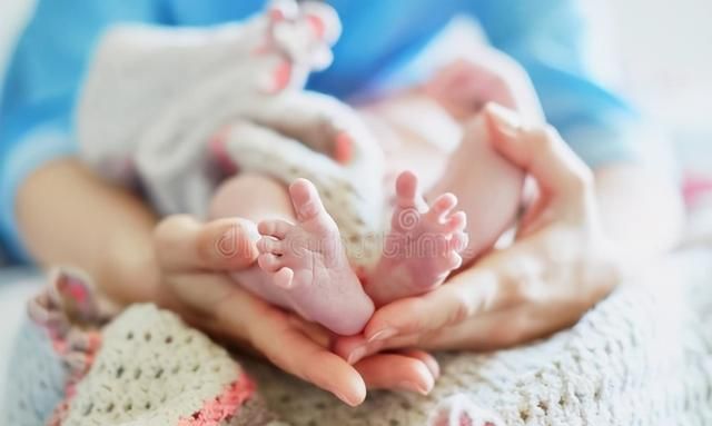 育儿知识分享:宝宝冬天手脚冰凉,进来看看是怎么回事