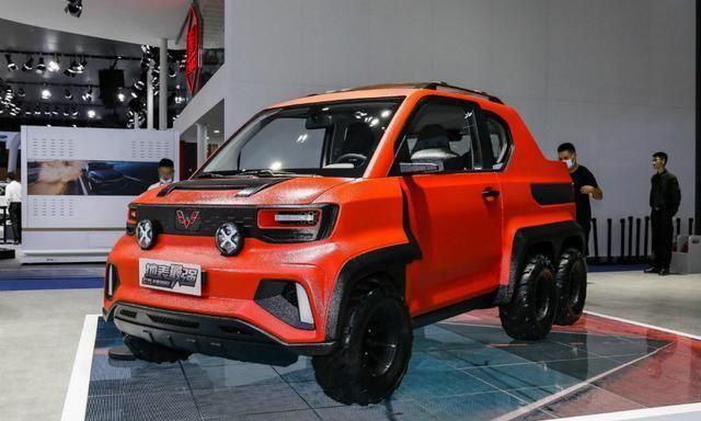 五菱甩出"王炸",仅2.8万起,搭六轮驱动 电动引擎,又要成爆款