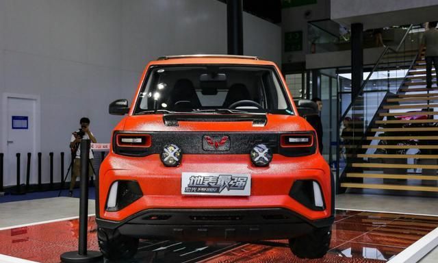 五菱甩出"王炸",仅2.8万起,搭六轮驱动 电动引擎,又要成爆款