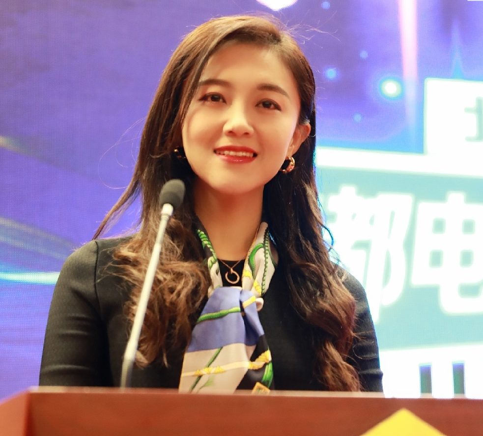 玖月奇迹王小玮瘦脱相眼神落寞脸颊凹陷16年感情长跑终走散