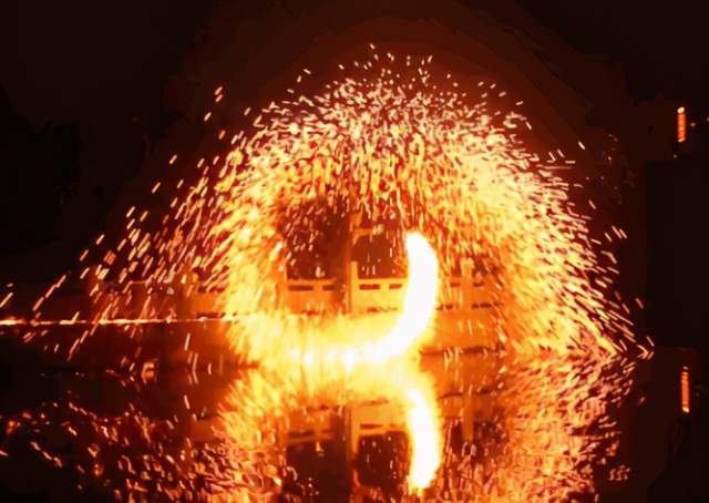 30元的钢丝棉烟火在搞笑上万块的损失在燃烧