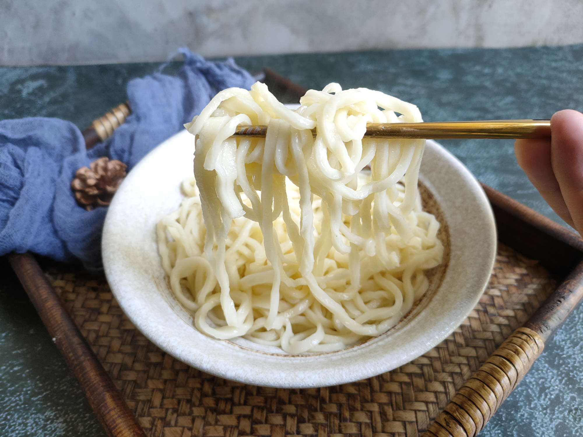 手擀面一煮就断还不劲道记住这4点面条劲道爽滑不断不粘连