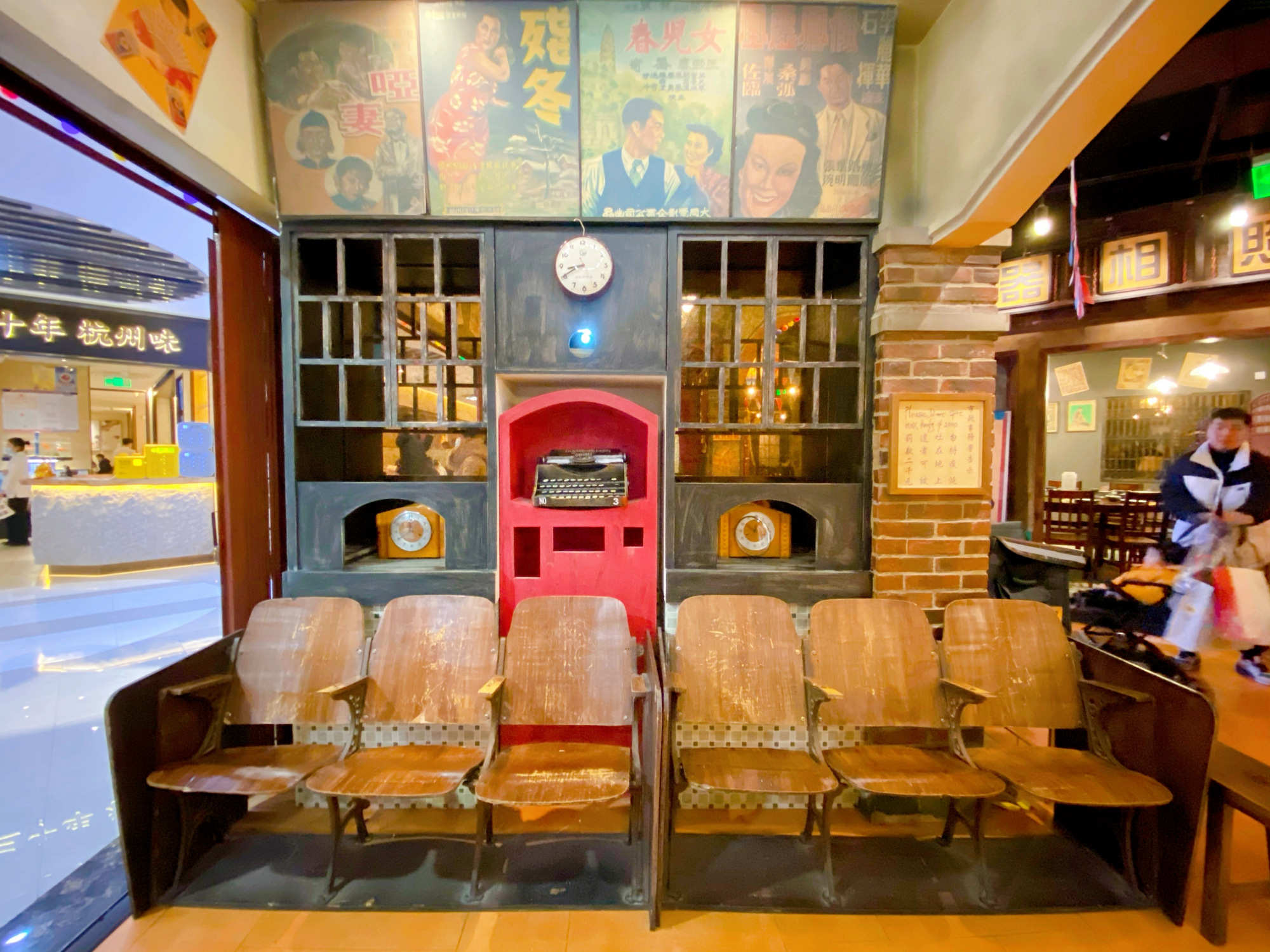 南京少有人知的民国特色餐厅,臭豆腐味道让人惊艳,就在新街口|民国|臭