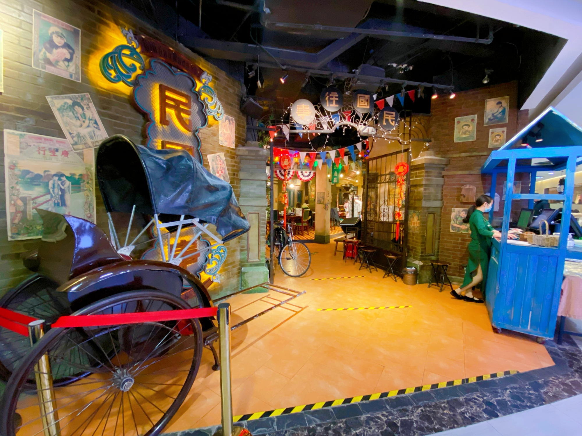 民都荟等,今天与朋友去吃饭,又遇到了一家民国风情浓郁的餐厅,它就是