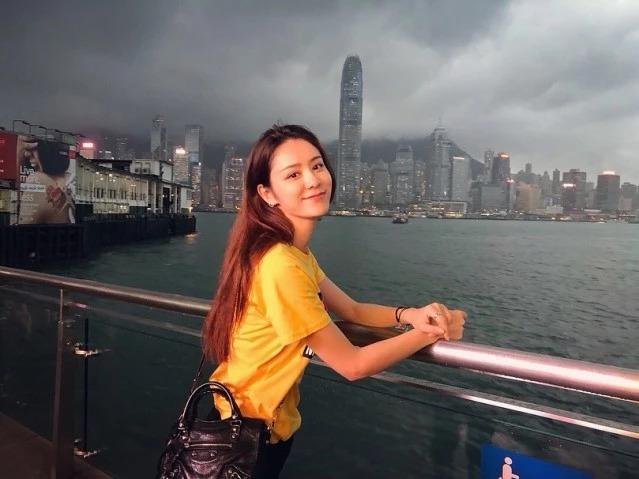 娇妻张馨月没过哺乳期,林峯带她给李晨新酒吧捧场,还豪掷百万