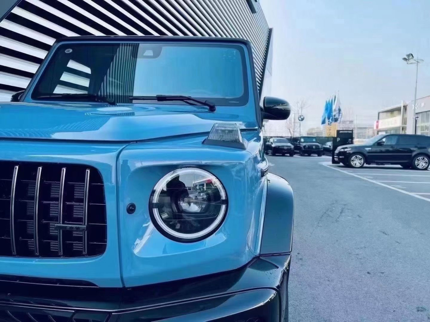 都说"蓝色是宇宙之爱",这位奔驰g63的车主在为爱车挑选颜色的时候,当