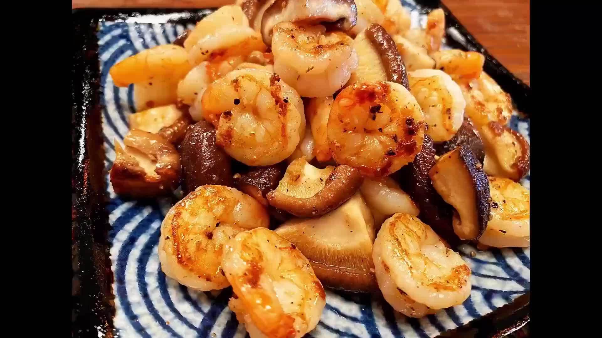 鲜香菇黑椒虾仁,超级下饭的,美味!