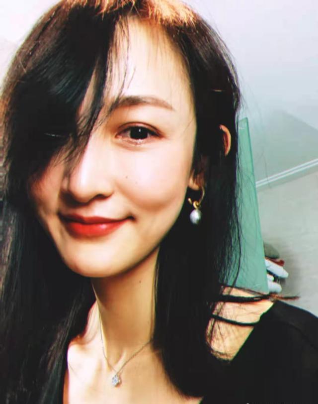 前几天,著名乒乓球运动员王皓的老婆闫博雅在个人社交媒体上晒出了几