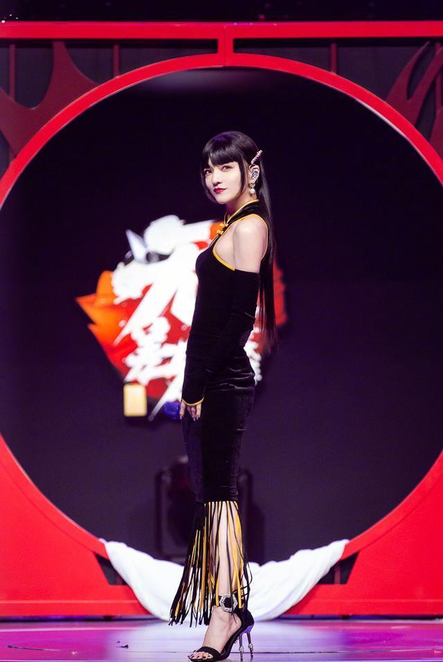 张韶涵玩转新国潮,穿改良旗袍身材曼妙,配齐刘海宛如二次元少女