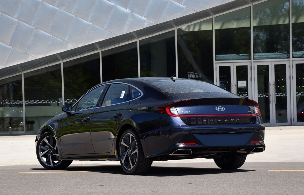 四款合资中型家轿拼造型第十代索纳塔以多元感性运动突出重围