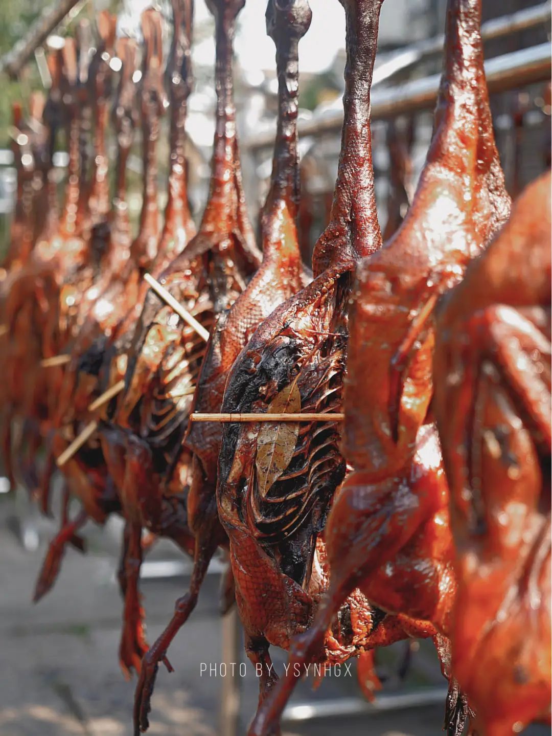 腊鱼,腊鸡,腊鸭都各有风味,湖南人过年有道名菜就叫做腊味合蒸.