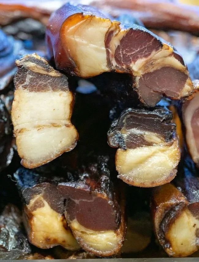 湘西十八洞村土特产烟熏五花腊肉.图源:tb「唐人神官方旗舰店」