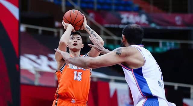 五人上双亨特398四川队战胜福建伍西尼奇谈伤病一脸无奈