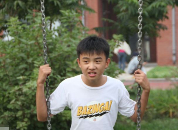 7岁出道出演50多部戏,搭档易烊千玺仍不温不火,如今变得不敢认|郑伟