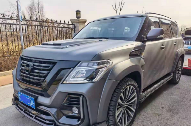 花24万改装日产途乐变身黑武士打开车门时大家都忍俊不禁了