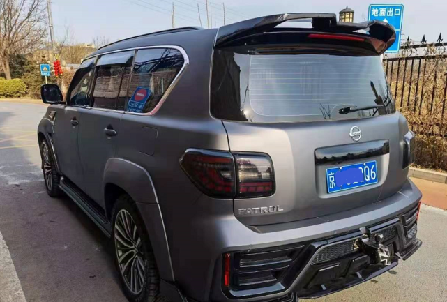 花24万改装日产途乐变身黑武士打开车门时大家都忍俊不禁了