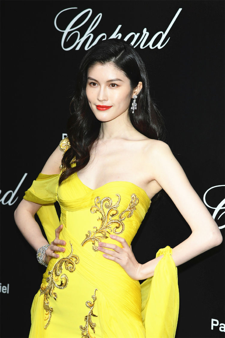 31岁何穗,颜值迷人身材超棒,让女生们羡慕不已!