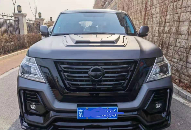 花24万改装日产途乐变身黑武士打开车门时大家都忍俊不禁了