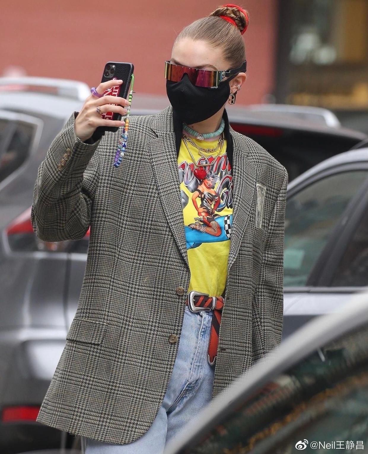 gigihadid今天在纽约为男友zayn新专辑的宣传车站台