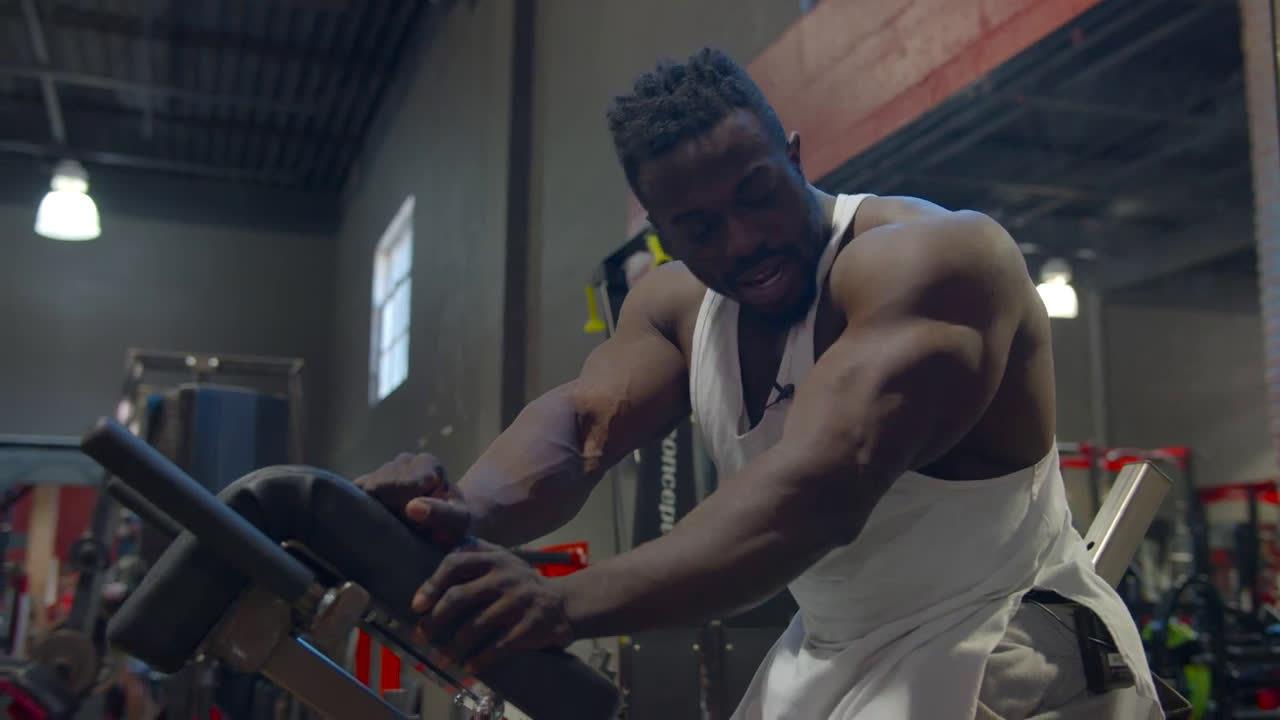 terrence ruffin的背部与二头训练完全版