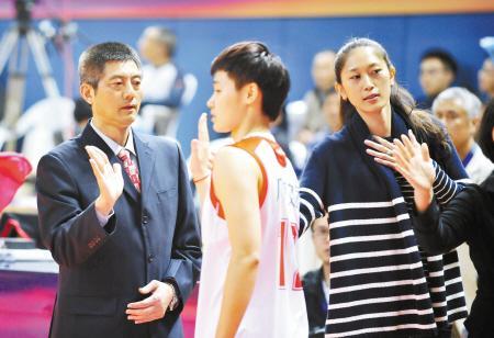 穿日本军旗敬酒拒不道歉,退役后结婚对象成谜|王治郅|隋菲菲|军旗
