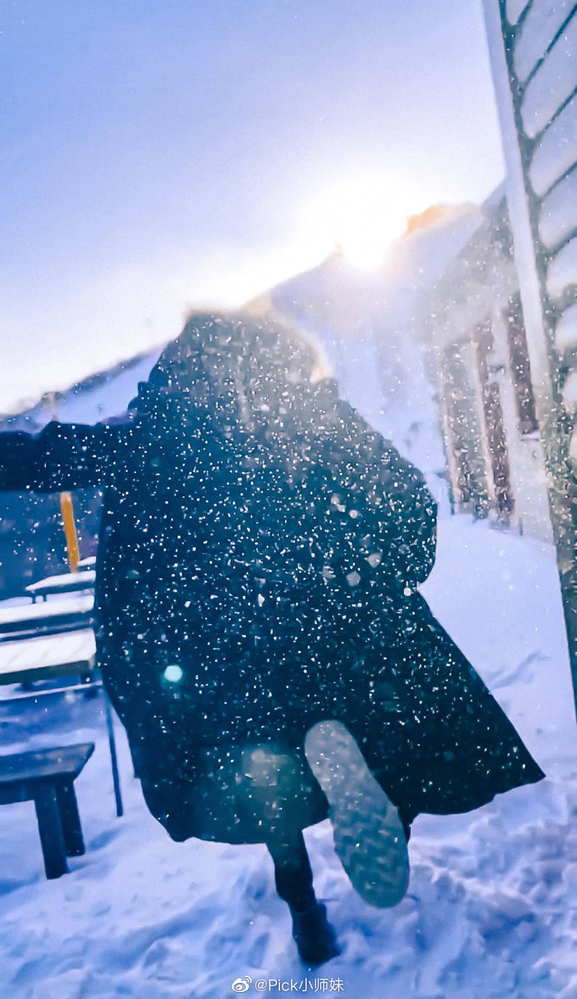 会有人不想拥抱这个背影? 我不信|宋亚轩_新浪新闻