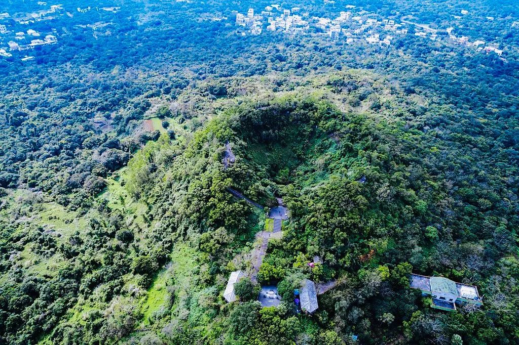 为琼北最高峰其中马鞍岭火山口海拔222.