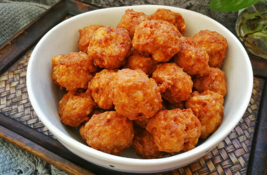 炸猪肉丸调肉馅时放什么料最合适记住放3样肉丸外酥里软