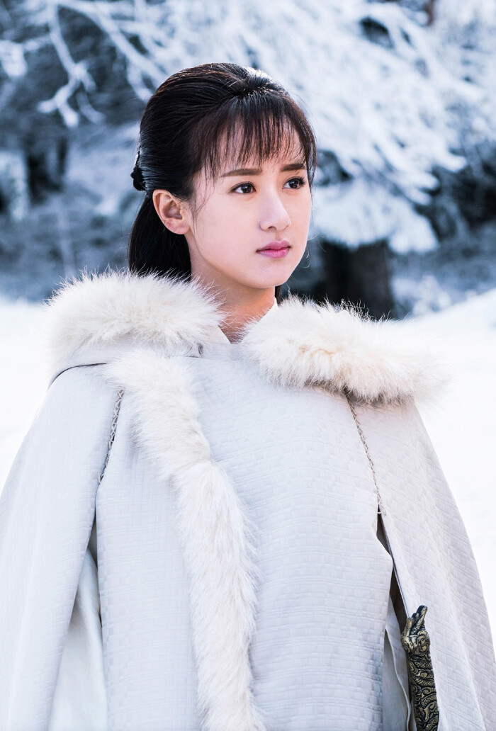 袁冰妍最新古装造型曝光手持圆扇饰貂蝉柔媚动人她一直很好