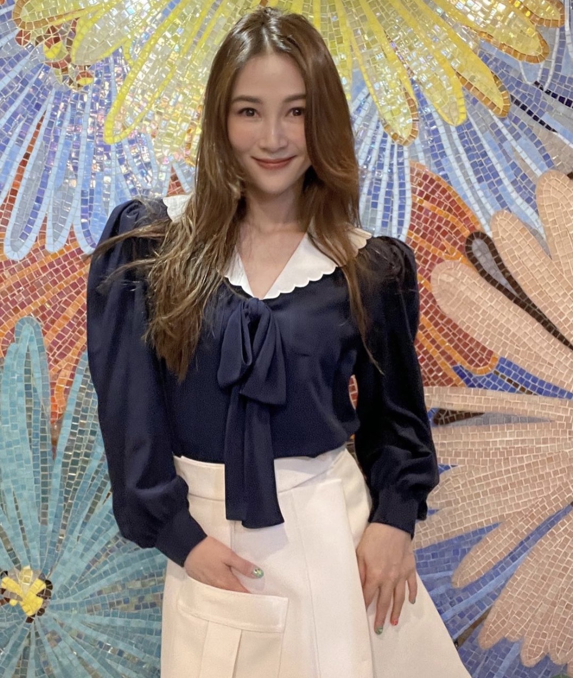 诸葛紫岐懒理丈夫卖楼套现纾困戴百万钻戒出巡行头颜面不可失