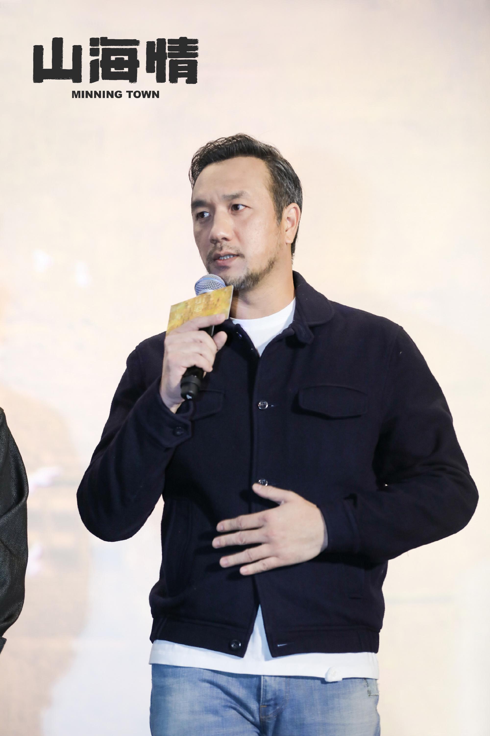 曾和徐静蕾相恋却分手今在山海情中演专家胡子好man