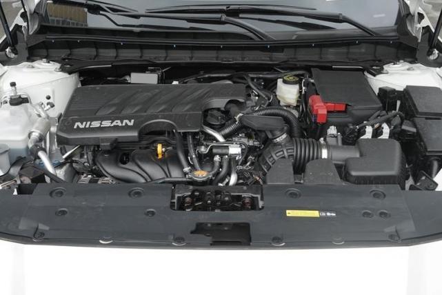 日产天籁不是"花瓶",2.0t发动机,"大沙发"称号实至名归