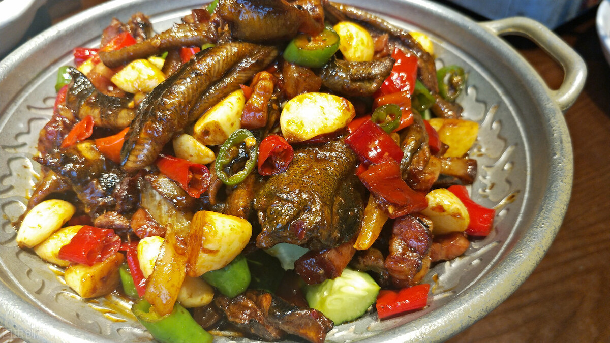 老厨师教你做,大蒜烧黄鳝的家常做法,贴秋膘进补的好菜