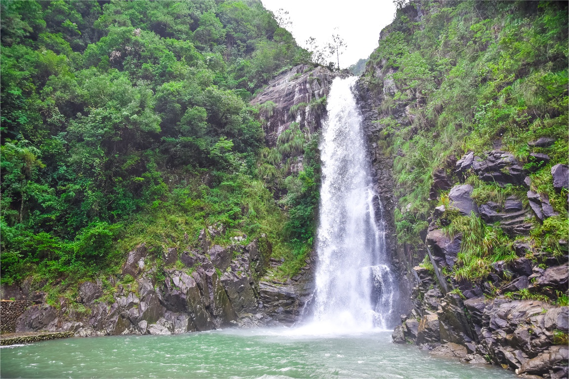 浙江小县城里的景区,瀑布成群绿树成荫,门票30游客不多|浙江|瀑布|景