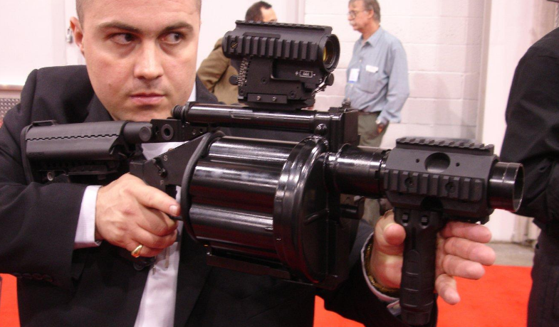 装备30国的榴弹发射器,生产国居然在非洲,曾在终结者电影中亮相