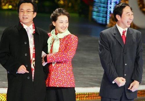 太低调了,妻子近照被曝光,长相貌美不输女星|冯巩|相声|艾慧_新浪新闻