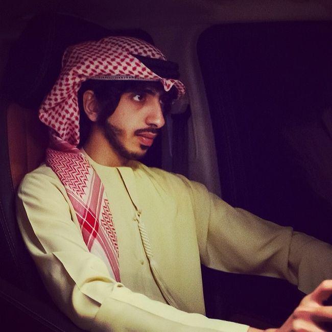 土豪开车前喜欢拍方向盘,细心的人却发现,每天的照片都不相同